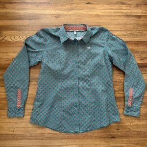 Cinch Women’s long sleeve button up shirt size XL
